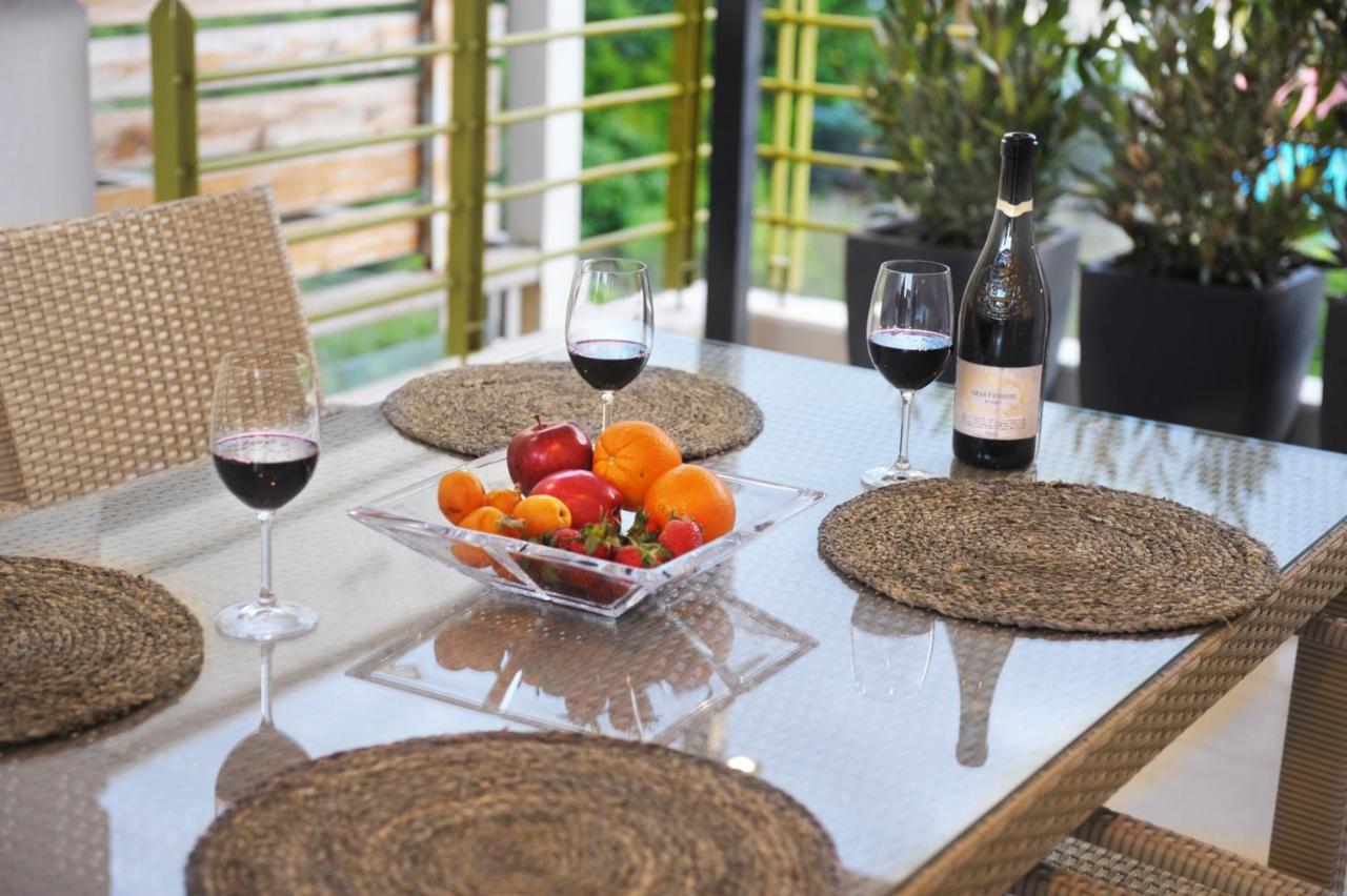 Onar Luxury Apartment Néa Péramos Εξωτερικό φωτογραφία